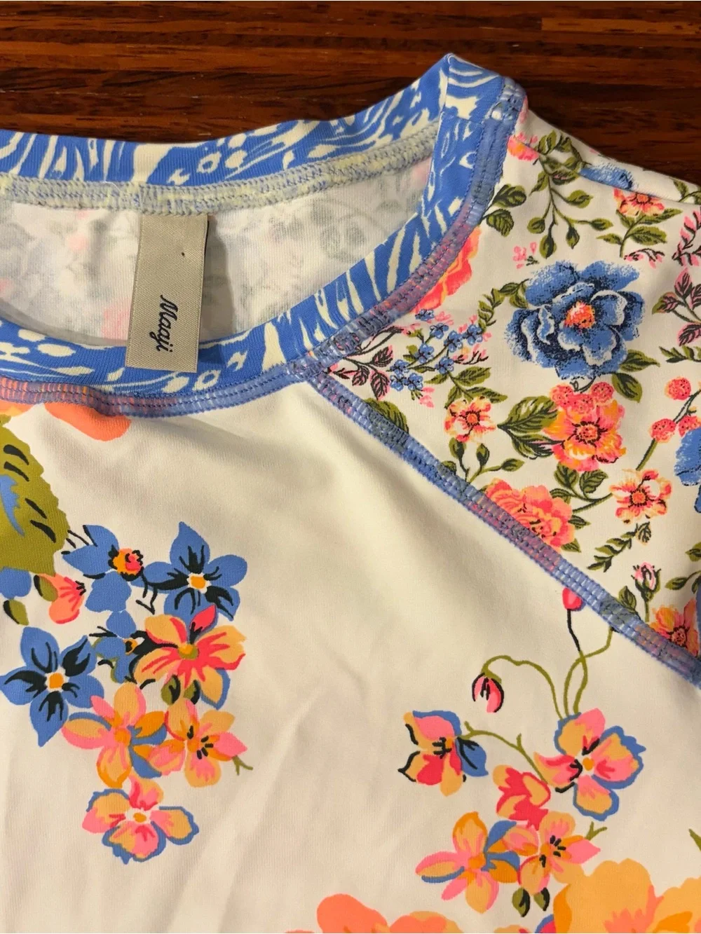 Maaji Free Spirit Floral Long Sleeve Rashguard Swim Top – Size Small NWOT